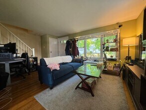 112 Rowe St in Newton, MA - Building Photo - Building Photo