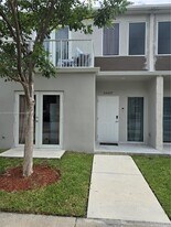 14437 SW 260th St in Princeton, FL - Building Photo