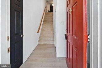 6223 Wild Swan Way in Columbia, MD - Foto de edificio - Building Photo