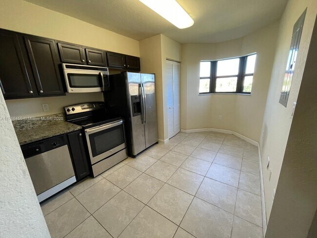 22301 SW 88th Pl in Cutler Bay, FL - Building Photo - Building Photo