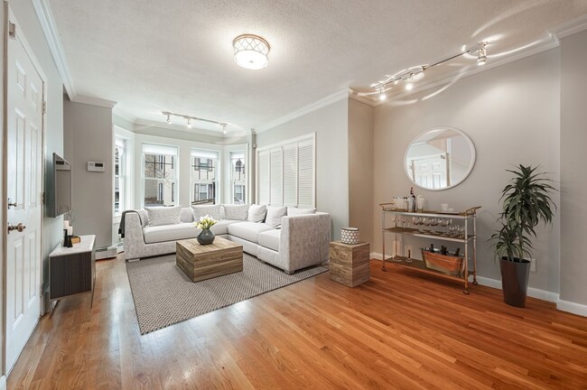 159 W 7th St, Unit 1