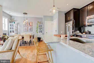 2926 Porter St NW-Unit -302 in Washington, DC - Building Photo - Building Photo