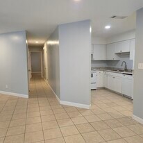 348 Woodham Ct in Fort Walton Beach, FL - Building Photo