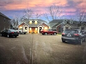 2012 S 8th St in Waco, TX - Building Photo