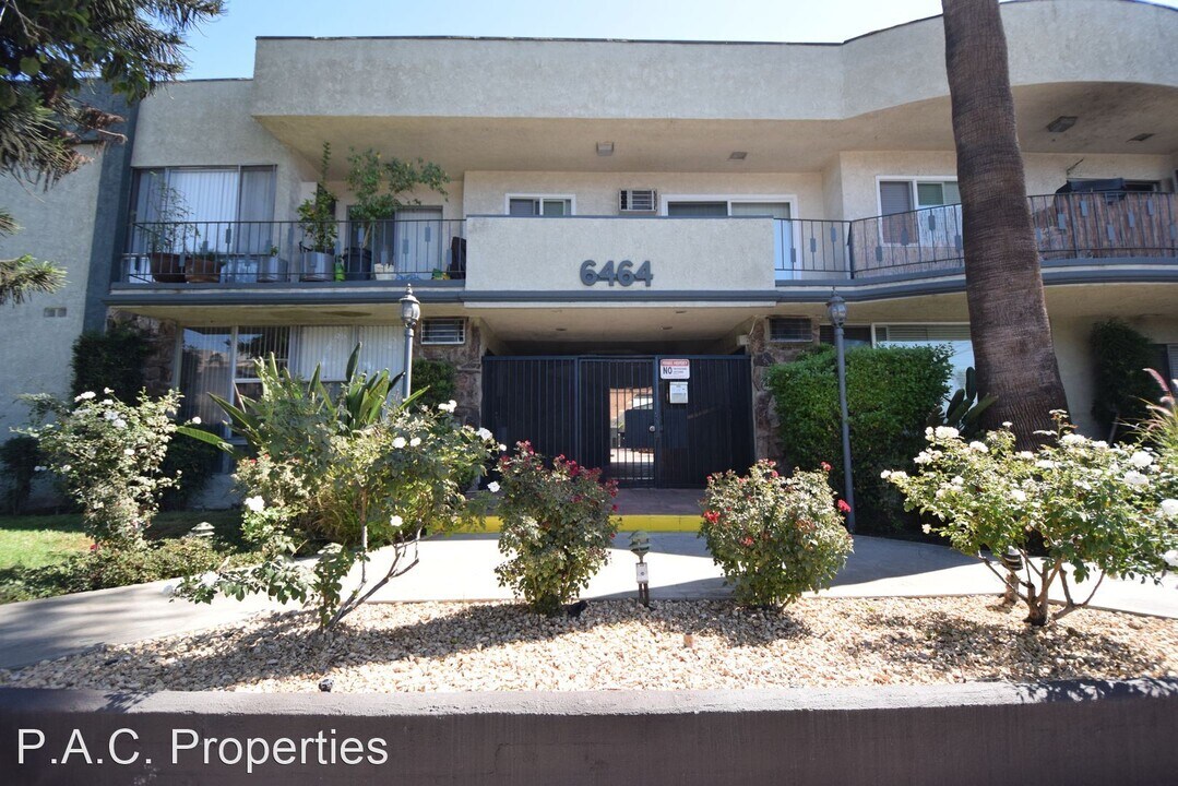 6464 Woodman Ave in Los Angeles, CA - Building Photo