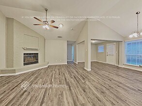300 Blueleaf Dr in Arlington, TX - Building Photo - Building Photo