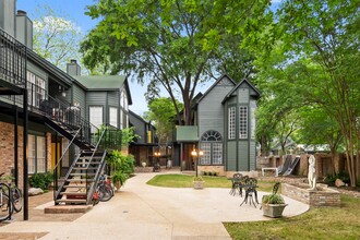 Heritage Square Apartments in San Marcos, TX - Building Photo - Primary Photo