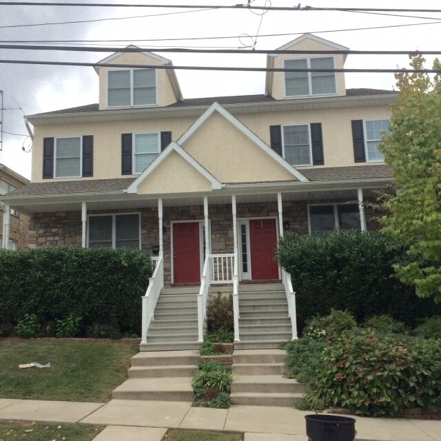 227 W 5th Ave in Conshohocken, PA - Building Photo