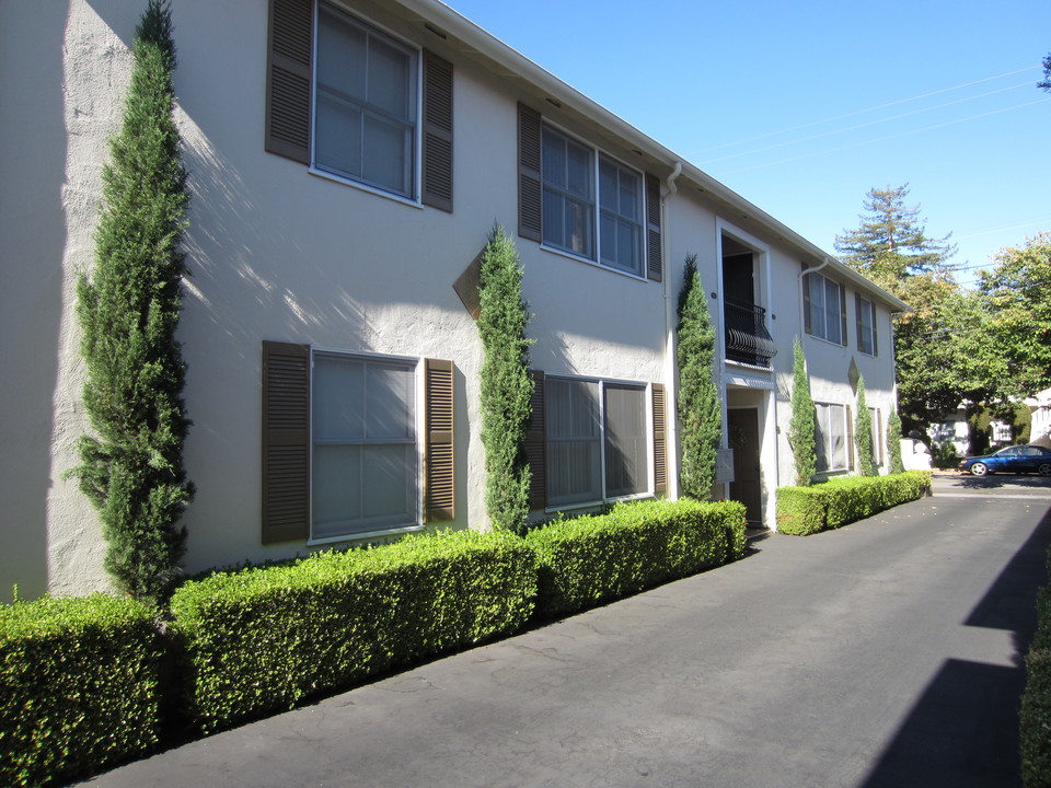 Villa Toscana in Palo Alto, CA - Foto de edificio