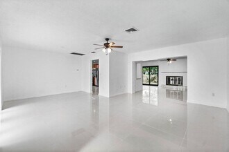899 NW 7th Dr in Boca Raton, FL - Building Photo - Building Photo