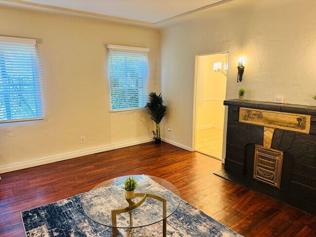 409 W 3rd in Long Beach, CA - Foto de edificio - Building Photo