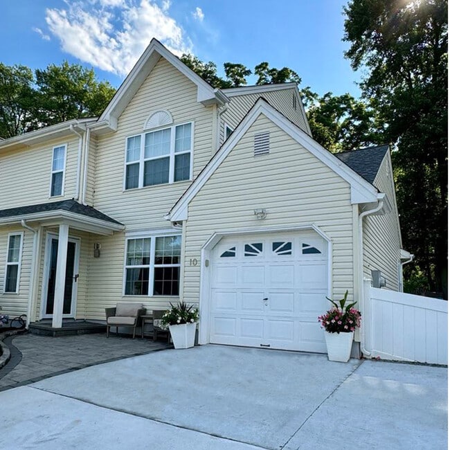 property at 10 Mohr Rd