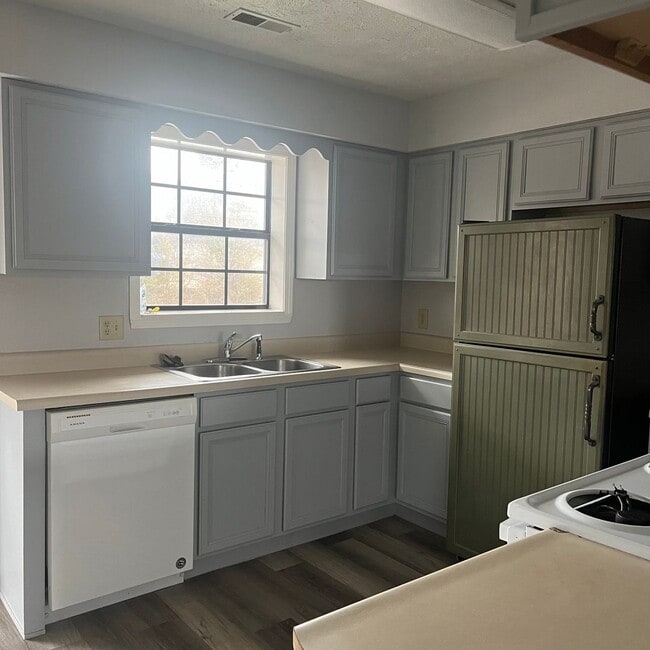 1 Church Dr in Kimberling City, MO - Building Photo - Building Photo