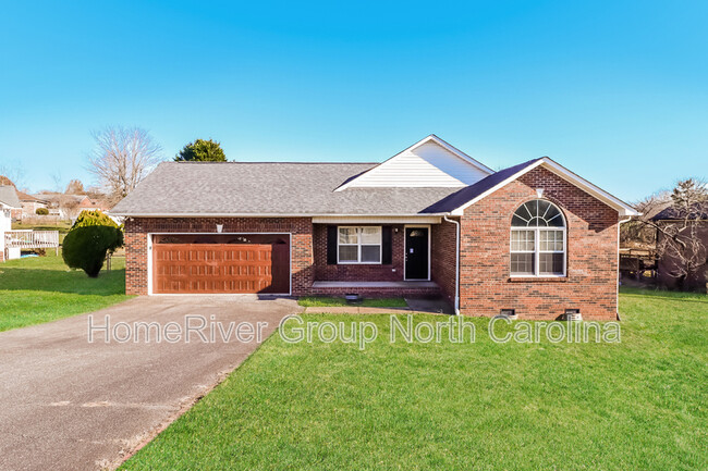 4880 Wordsworth Cir in Conover, NC - Building Photo - Building Photo