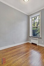 564 Hudson St in New York, NY - Building Photo - Building Photo