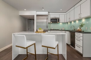 301 Main St, Unit 6F in San Francisco, CA - Building Photo