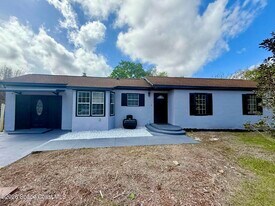 130 Cascade Ave SE in Palm Bay, FL - Building Photo