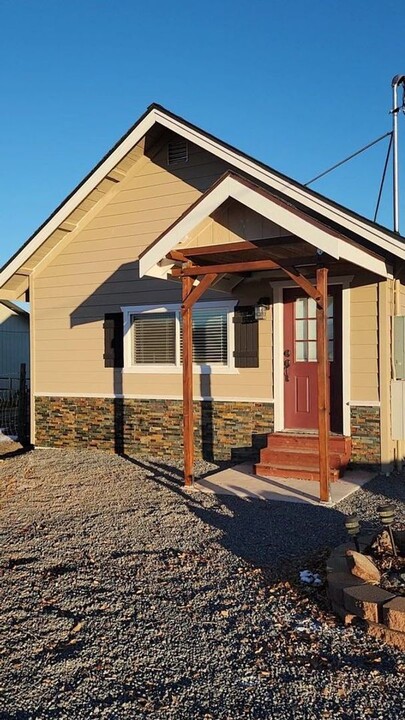 700-350 Sierra Rd in Susanville, CA - Building Photo