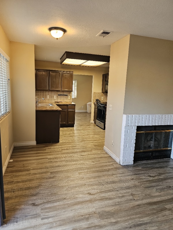 2064 Riverbirch Dr in Simi Valley, CA - Foto de edificio - Building Photo