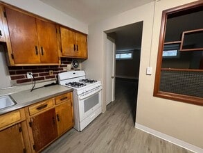 2410 Auburn St in Rockford, IL - Building Photo - Building Photo