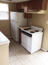 Parkview Apartments in Elgin, TX - Building Photo - Building Photo