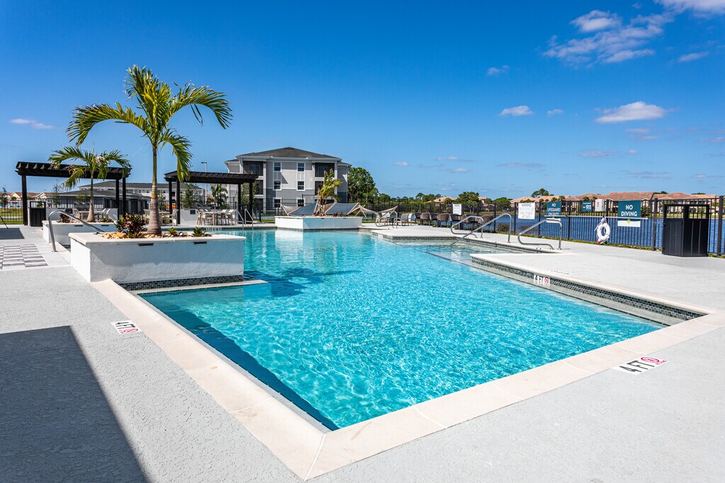 Charlotte Commons Apartments in Port Charlotte, FL