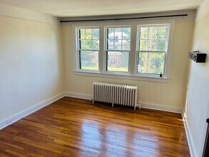 11 Elliott Pl in Glen Cove, NY - Building Photo - Building Photo