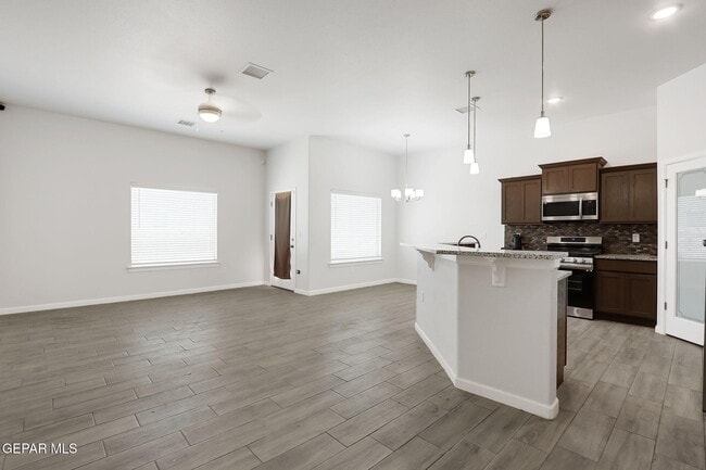 1122 Gallium Ave in Santa Teresa, NM - Foto de edificio - Building Photo