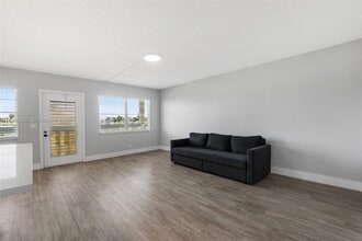 4025 Yarmouth E in Boca Raton, FL - Building Photo - Building Photo