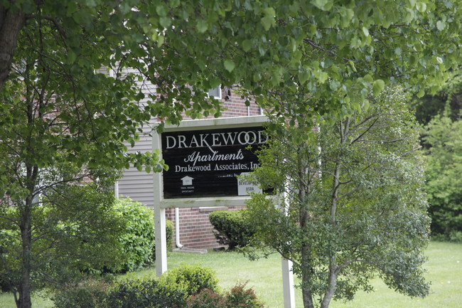 Drakewood Apartments in Portland, TN - Building Photo - Building Photo