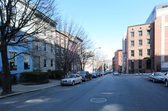 93 Clinton Ave in Albany, NY - Foto de edificio - Building Photo