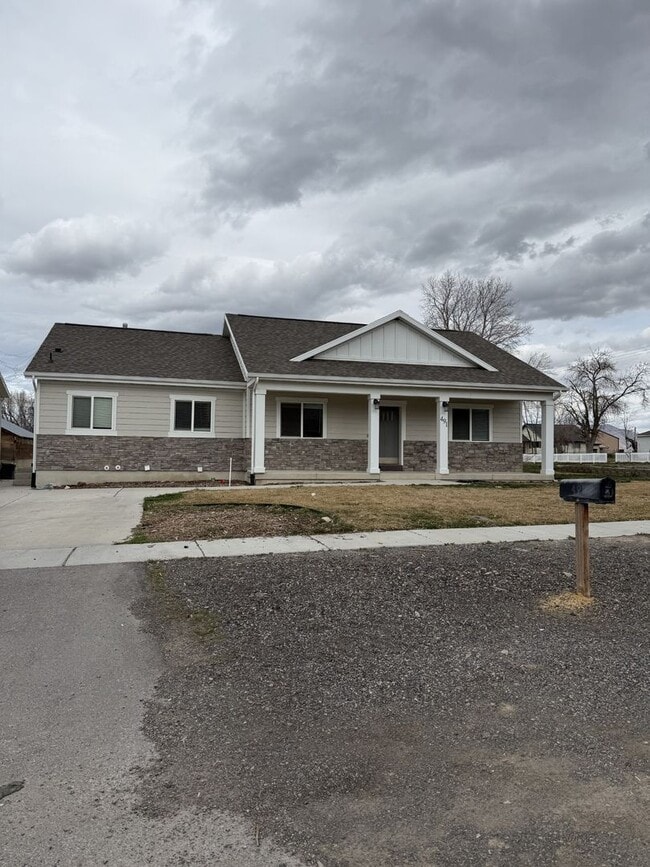 property at 491 E 200 N