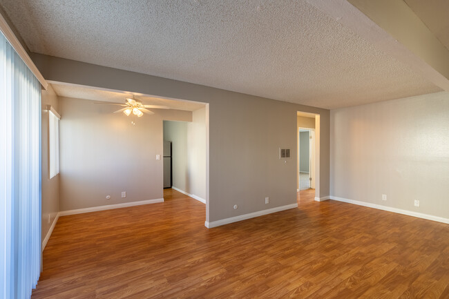 Meadowridge Apartments in Ventura, CA - Building Photo - Interior Photo