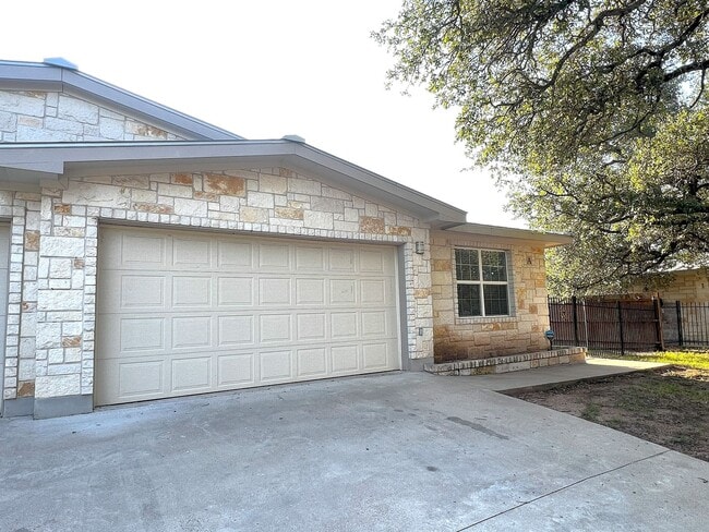 5705 Thunderbird St in Lago Vista, TX - Building Photo - Building Photo