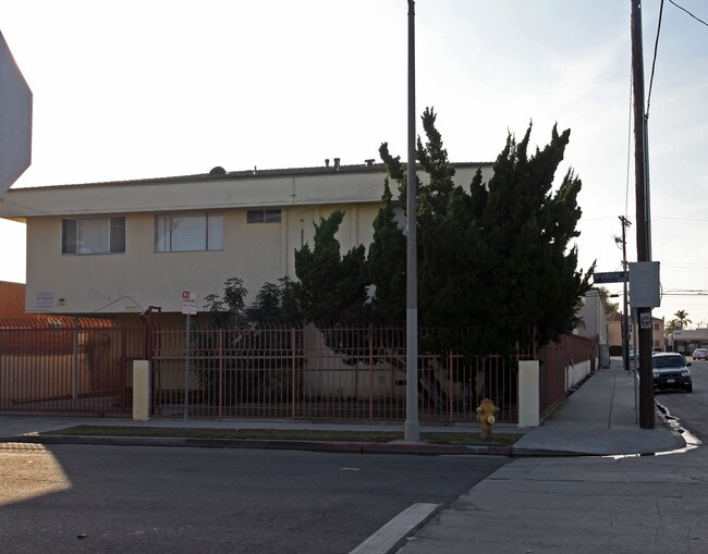 3500 W 63rd St in Los Angeles, CA - Foto de edificio - Building Photo