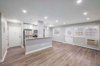 Renaissance Hills in Hauppauge, NY - Foto de edificio - Interior Photo