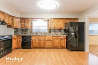 458 Pebble Way in Greenwood, IN - Building Photo - Building Photo