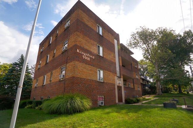 Wellesley Place in Pittsburgh, PA - Foto de edificio - Building Photo