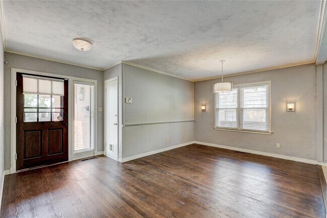 1101 Bedford Dr in Nichols Hills, OK - Building Photo - Building Photo