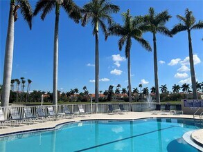 6100 Bahia Del Mar Cir in St. Petersburg, FL - Building Photo - Building Photo