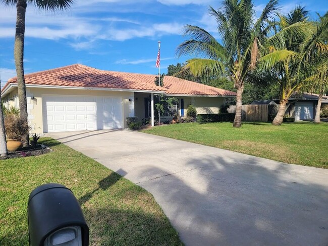 1927 Sharon St in Boca Raton, FL - Building Photo - Building Photo