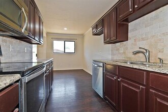 502 Campfire Dr in Grand Prairie, TX - Building Photo - Building Photo