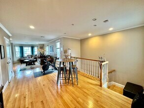 146 Adams St in Waltham, MA - Building Photo - Building Photo