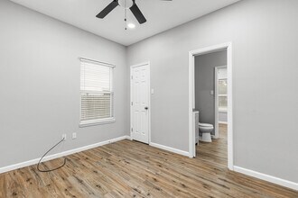 221 N Bermuda St in Waco, TX - Building Photo - Building Photo