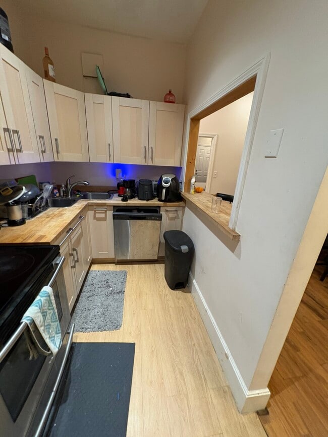 860 Huntington Ave, Unit 1