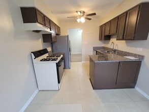 830 Knottingham Dr in Schaumburg, IL - Building Photo - Building Photo