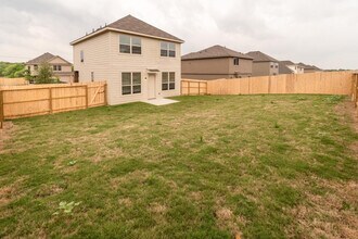 4915 War Horse Dr in San Antonio, TX - Foto de edificio - Building Photo