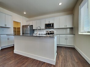 17625 26th Ave Ct E in Tacoma, WA - Foto de edificio - Building Photo