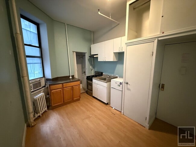 property at 358 W 51st St
