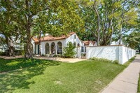 4500 Belfort Pl in Dallas, TX - Foto de edificio - Building Photo